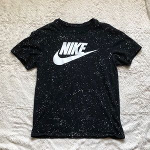 Black and White Nike Top!